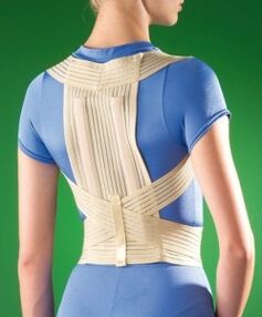 Orthopädische Bande zur Osteochondose der Brustregion